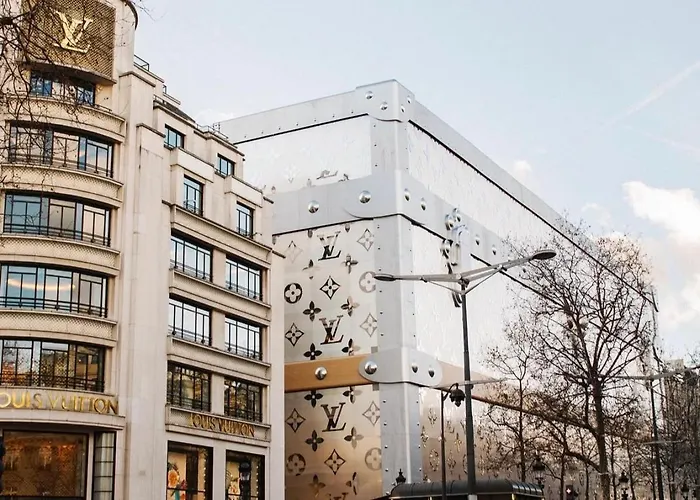 Luxe Accommodation On The Champs-Elysees
